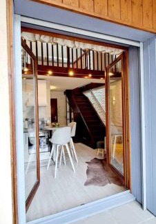 Cluses Apartment | Yellow Home-by So'SerenityHome-balcon vue montagne-mezzanine