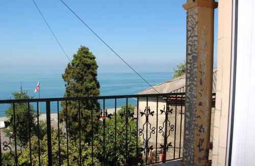 Sarpi Hotel | Yellow House - Vaja