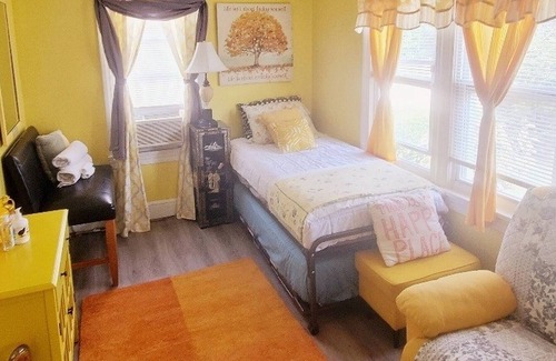Dover House | Yellow Rm Dover- Del State, Bayhealth- Dov Base