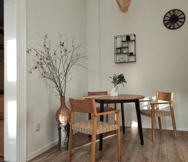 Cluj-Napoca City Centre Apartment | Yellow studio