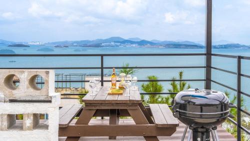 Dolsan-eup House | Yeosu Hemiswi SPA Pension