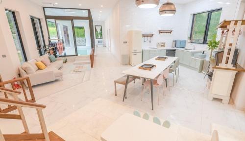 Dolsan-eup House | Yeosu Pyeongsari 85-7 Kids Pool Villa