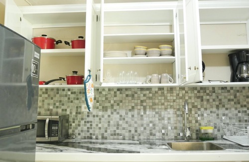 Constant Spring Apartment | Yhavarees Comfy Oasis 2-Bed Aprt- Central & Secure