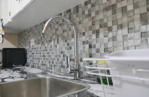 Constant Spring Apartment | Yhavarees Comfy Oasis 2-Bed Aprt- Central & Secure