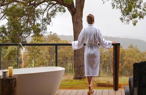 Kangaroo Gully Ski Chalet | Yira - Uninterrupted Panoramic Sunrise Vistas. Embrace the magic of dawn at Yira, named for its elevated perch (Noongar for "up high").
