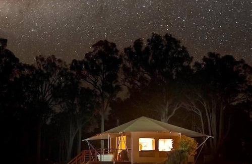 Kangaroo Gully Ski Chalet | Yira - Uninterrupted Panoramic Sunrise Vistas. Embrace the magic of dawn at Yira, named for its elevated perch (Noongar for "up high").
