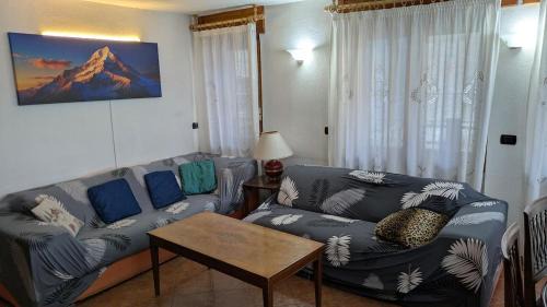 Sauze d'Oulx Apartment | YNH Four-room apartment with parking space