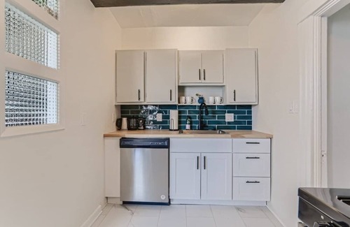 Congress Park Apartment | York by Modern Midstay/3 Blocks to Cheesman #SY3