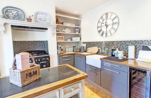 Bognor Regis Cottage | York House, Aldwick - a family house that sleeps 6 guests in 3 bedrooms
