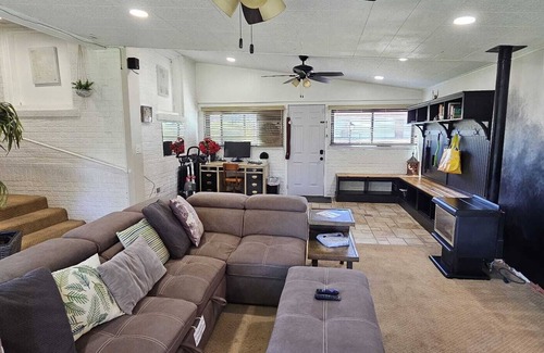 Athmar Park House | You´ll have the entire basement for yourself and your friends.