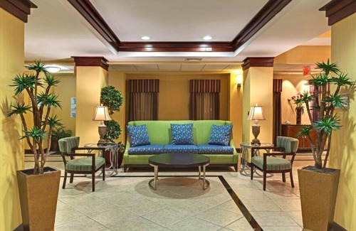 East Brunswick House | You're eligible for a Genius Room !