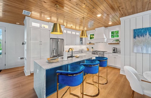 Lake Oconee Cottage | You Take the Helm on this yacht on land at The Captains Quarters on Lake Oconee.