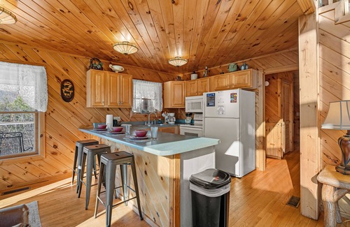 Gatlinburg - Pigeon Forge Cabin | You Won't Be Able To Stay Away