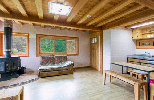 Suju House | Youngwol Dudeokgol Hyu Pension