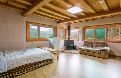 Suju House | Youngwol Dudeokgol Hyu Pension