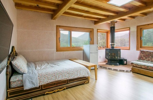 Suju House | Youngwol Dudeokgol Hyu Pension