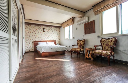 Yeongwol Hotel | Youngwol River Park