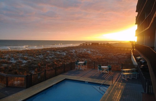 Navarre Beach Condo | Your Beachfront Oasis Awaits!