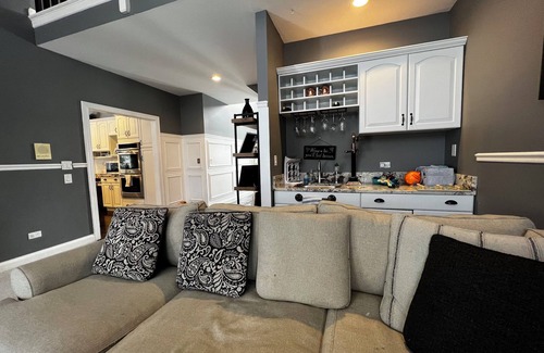 Plato Center House | Your BIG HOME Getaway, 30 minutes to O'Hare Airport, Only 37 miles to Chicago