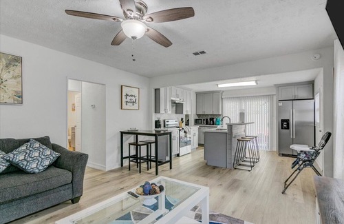 Bridge City House | Your Bridge City Bliss Awaits in this 3 Bdrm Gem!