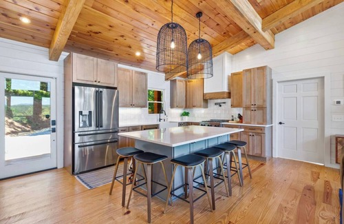 Williamstown Cabin | Your Fall Retreat Chalet - New Construction