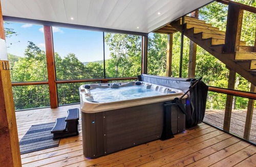 Williamstown Cabin | Your Fall Retreat Chalet - New Construction