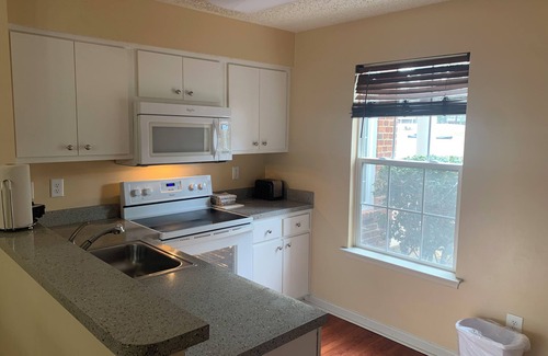 Berkeley House | Your family will enjoy this Williamsburg Townhome! 2BDR/2BA Sleeps six!