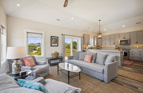 Whalehead Beach House | Your Fresh Beach Oasis!