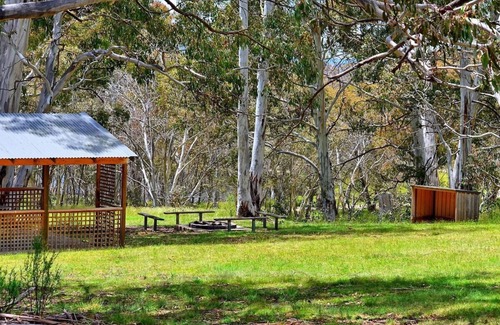 Adaminaby Cabin | Your gateway to an unforgettable holiday experience in the stunning Snowy Mountains!