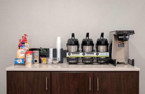 Southpoint House | Your Home Away From Home! Pets Allowed, Free Parking, Outdoor Pool