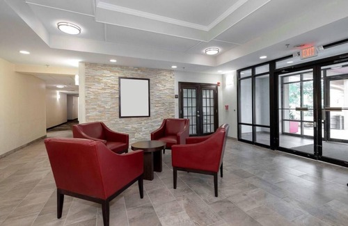 Southpoint House | Your Home Away From Home! Pets Allowed, Free Parking, Outdoor Pool