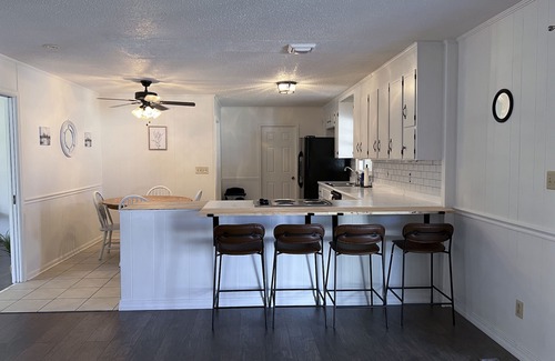 Rainbow City House | Your Home Away From Home In Rainbow City, Convenient Location