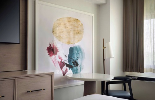 White Plains Resort | Your Home Away From Home! Near Bryant Park, Free Airport Shuttle, Pet-Friendly