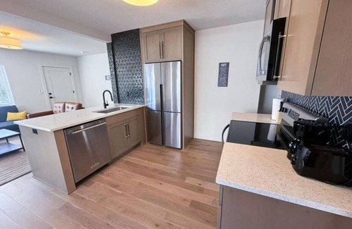 Overlook Apartment | Your home away from home near Pittock Mansion!