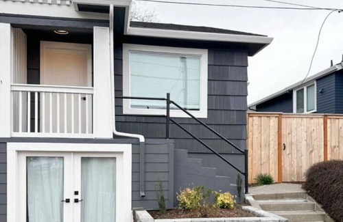 Overlook Apartment | Your home away from home near Pittock Mansion!