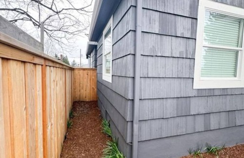 Overlook Apartment | Your home away from home near Pittock Mansion!