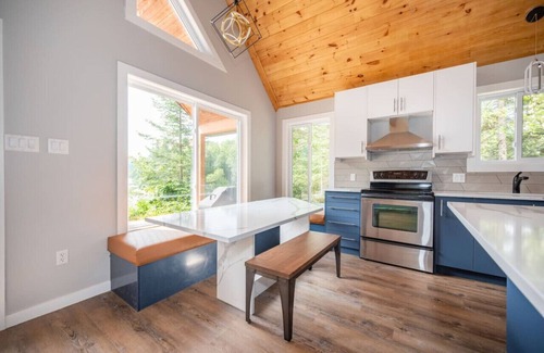 Mansfield-et-Pontefract Cabin | Your Home, Away from Home!