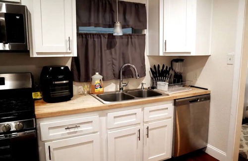 Cedar Crest House | Your home away from home in the heart of Dallas