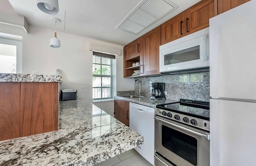 Simpson Bay Hotel | Your Home Away from Home! Ocean View, Full Kitchen, Swimming Pool, Free Parking!
