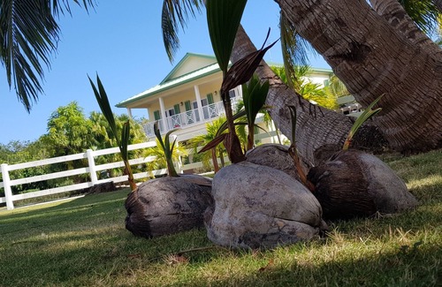 Newlands Apartment | Your home in paradise, North Palm Villas 3 bed 2 bath homes for rent.