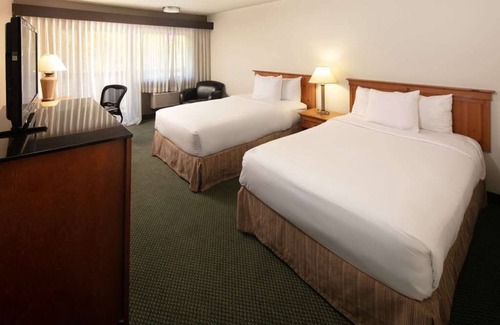 West Bellevue Hotel | Your Home in Bellevue! 2 Comfortable Units! Comes with FREE Breakfast!