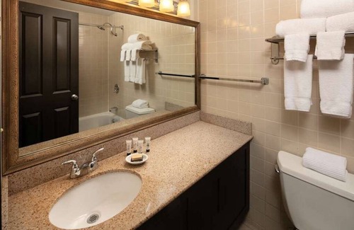 West Bellevue Hotel | Your Home in Bellevue! 2 Comfortable Units! Comes with FREE Breakfast!