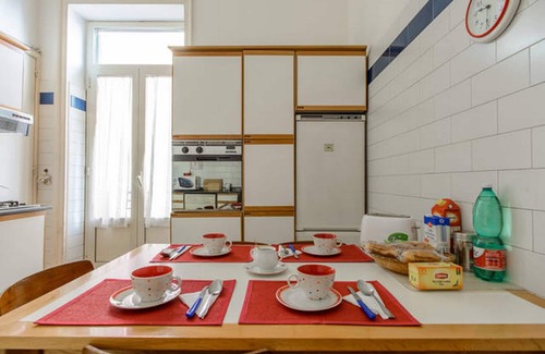 Vomero Apartment | Your home in the heart of Naples! Large and comfortable apartment in the center Vomero.