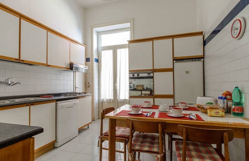 Vomero Apartment | Your home in the heart of Naples! Large and comfortable apartment in the center Vomero.