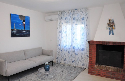 Ortona House | Your home with fireplace and vast backyard, comfortable, large and cozy.