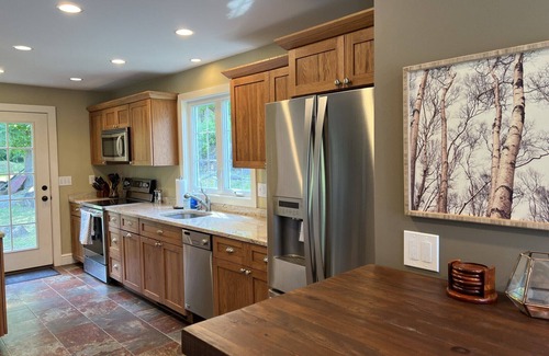 New Milford Cottage | Your Lake House this summer! Cozy cottage with full lake community amenities!