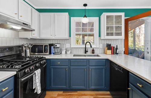 Durham House | Your Modern Family Retreat, sleeps 10!