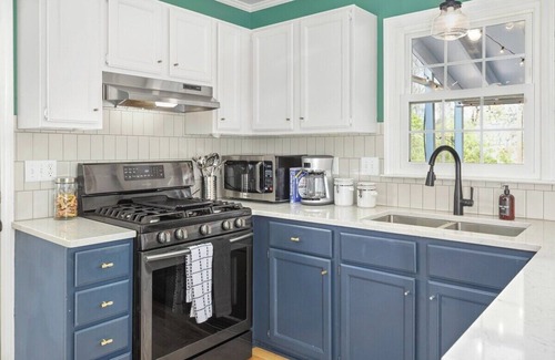 Durham House | Your Modern Family Retreat, sleeps 10!