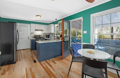 Durham House | Your Modern Family Retreat, sleeps 10!