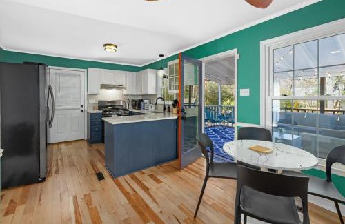 Durham House | Your Modern Family Retreat, Sleeps 10!